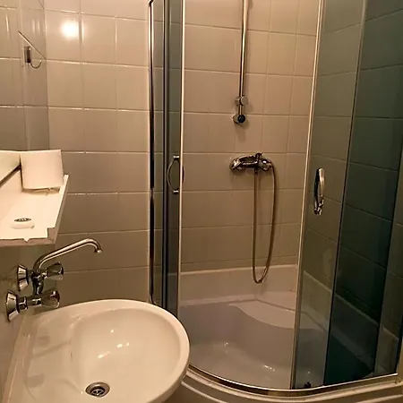Agro Obiekt Hotelowy فندق مبيت وإفطار 3*